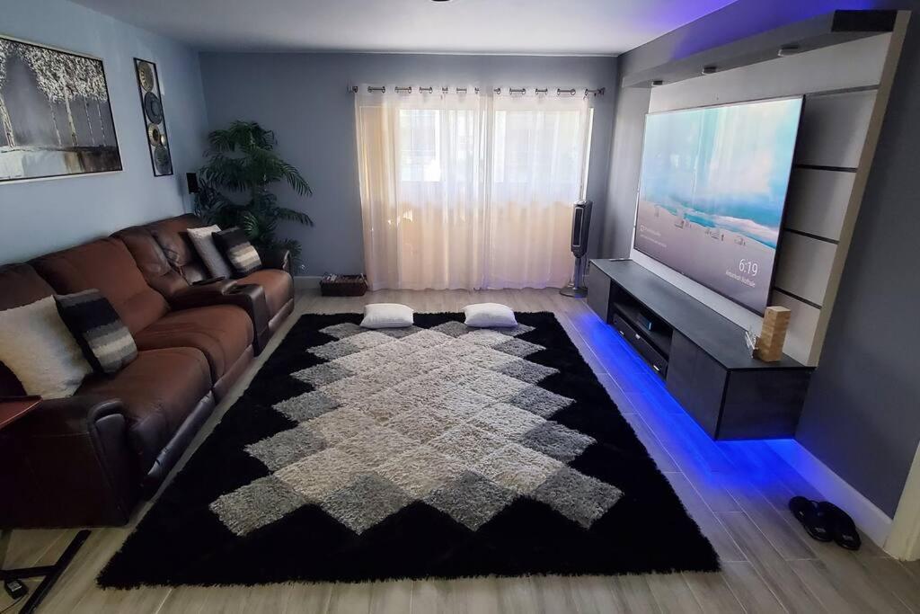 Fully Furnished, Beautiful, Spacious Two Bedroom Condo Lauderhill Exterior photo